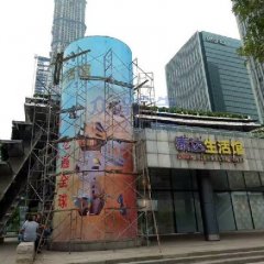 泰達(dá)生活館大柱子廣告畫面